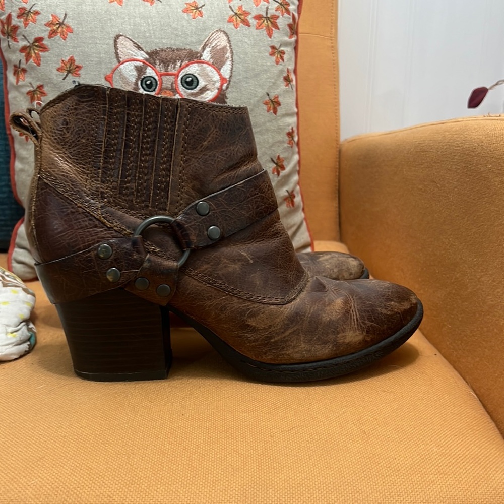 Gently used Boc ankle boots , sz 7
